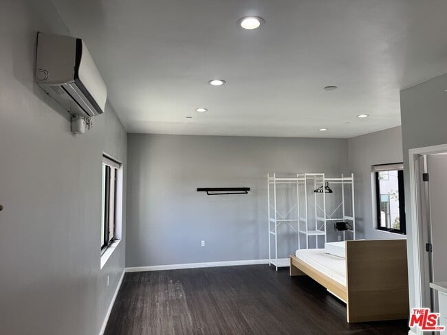 Photo - 727 S Gramercy Dr