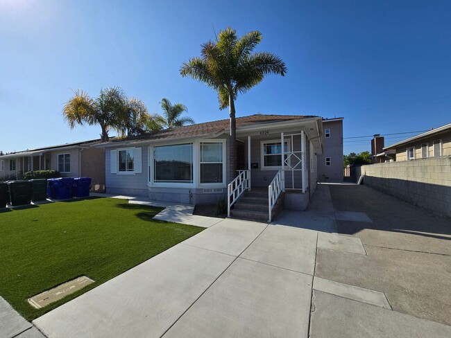Building Photo - 4BD/3BA on Pontiac!! Rental