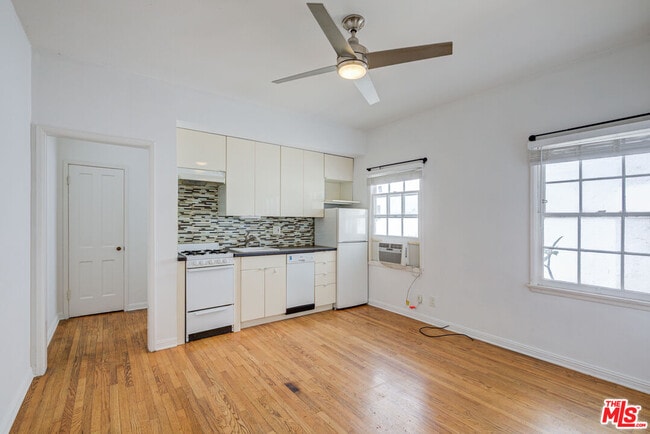 Photo - 967 N Doheny Dr Unit 1/8