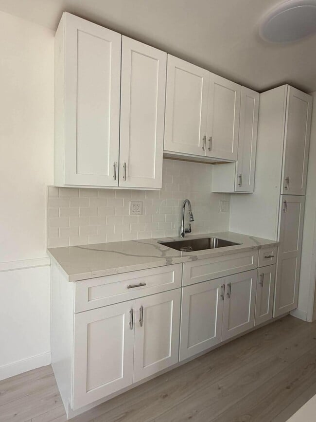 Photo - 1417 Armacost Ave