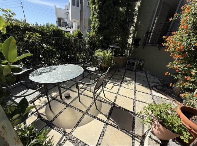 right patio and seating - 1119 Hacienda Pl Unit 1119 34