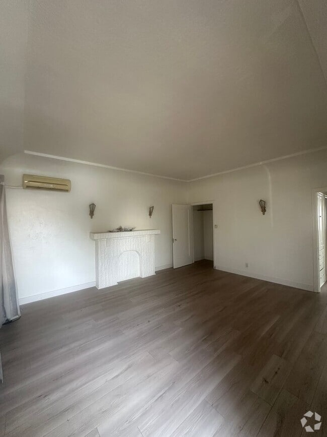 Building Photo - 701 Leonard Ave Unit 701 Rental