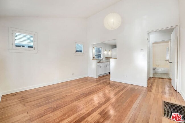 Photo - 219 Market St