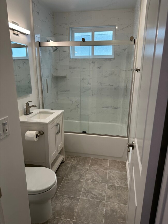 Photo - 1328 Barry Ave