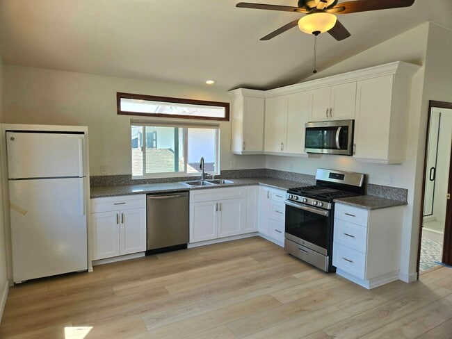 Photo - 635 Fresca St