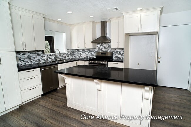Photo - 17926 Ludlow St