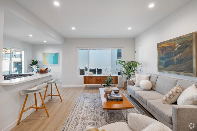 Interior Photo - 1017 5th St