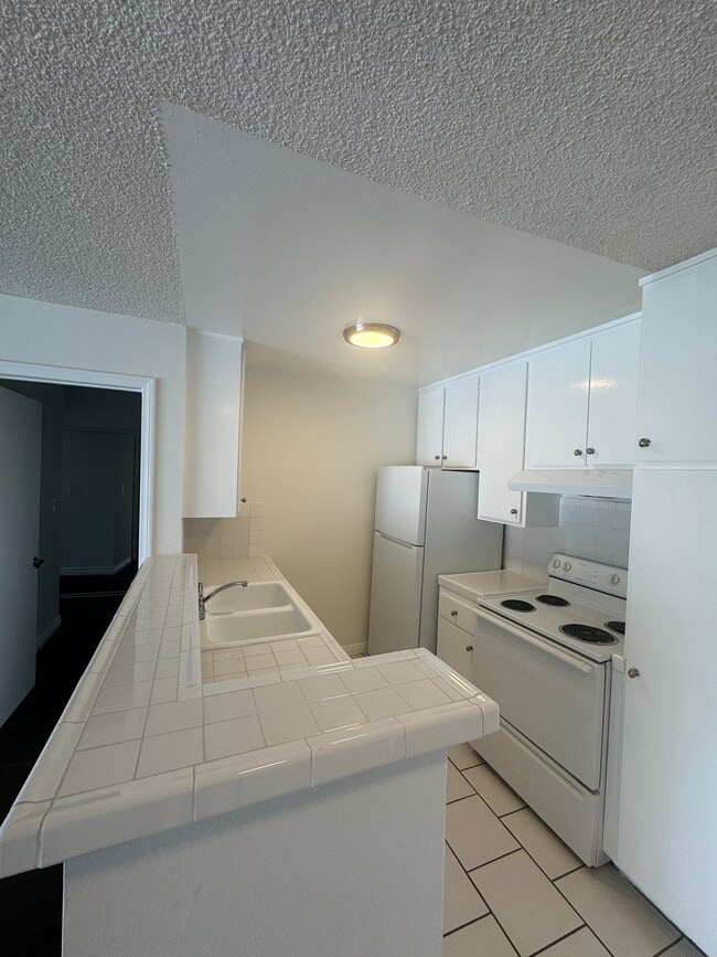 Photo - 2414 S Barrington Ave Unit 102
