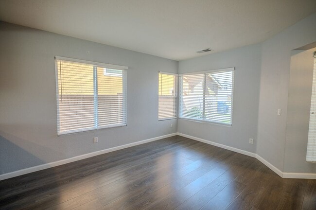 Photo - 3099 Oakview Ln