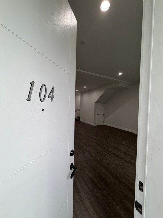 Photo - 6905 Ben Ave Unit 104