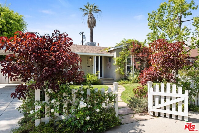 Photo - 10933 Ayres Ave