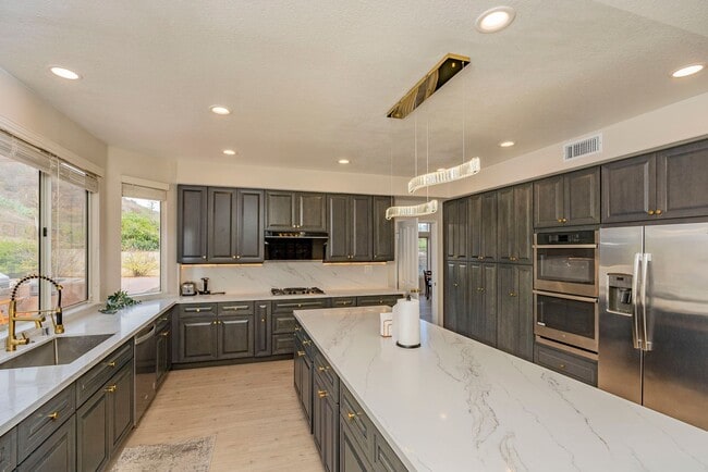 Photo - Fully Furnished! Prestige Luxury Single 5b...