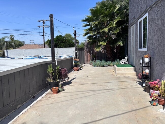 Building Photo - 2727 Phelps Ave Unit 2727 Phelps Ave  4