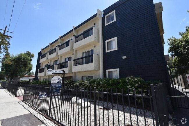 Building Photo - 21018 Gresham St Rental