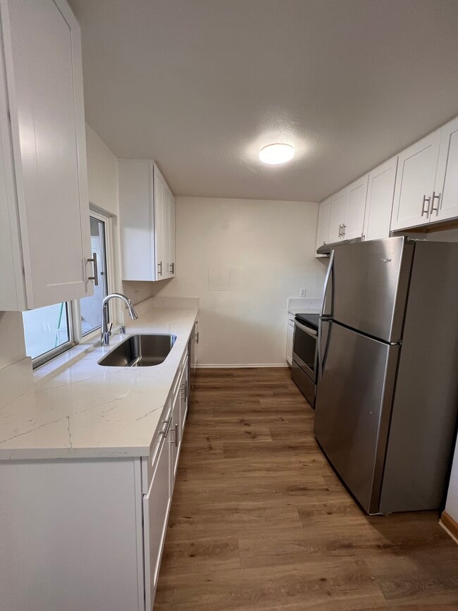 Building Photo - 1010 W MacArthur Blvd Rental