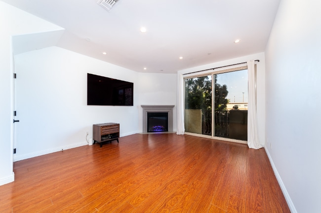 Photo - 5303 Satsuma Ave