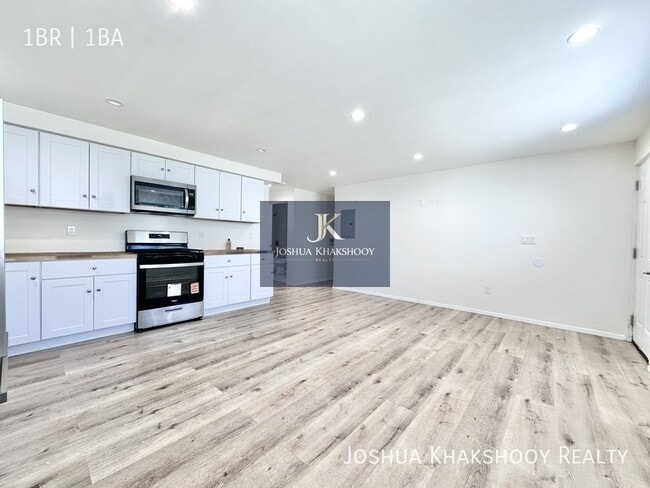 Photo - 14615 Gilmore St Unit 1
