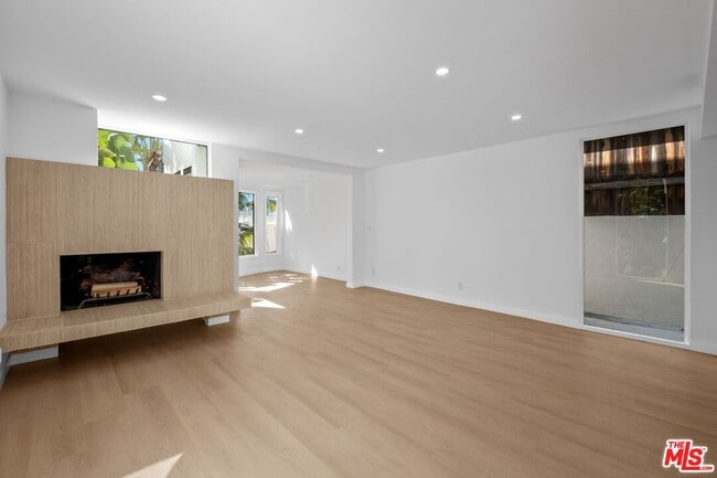 Photo - 9315 Lloydcrest Dr