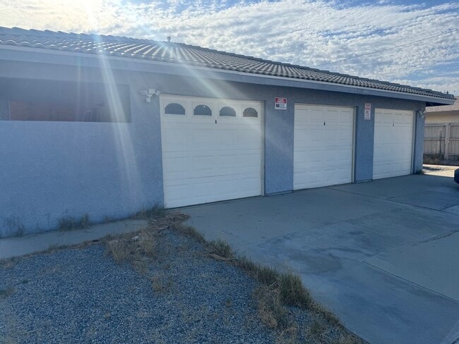 Building Photo - 13901 Caliente Dr Unit A