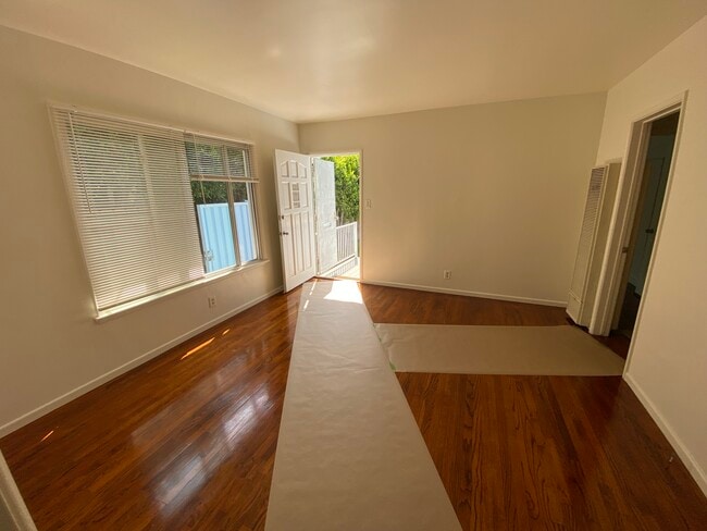 Living room with beautiful hardwood floors - 935 Victoria Ave Unit B