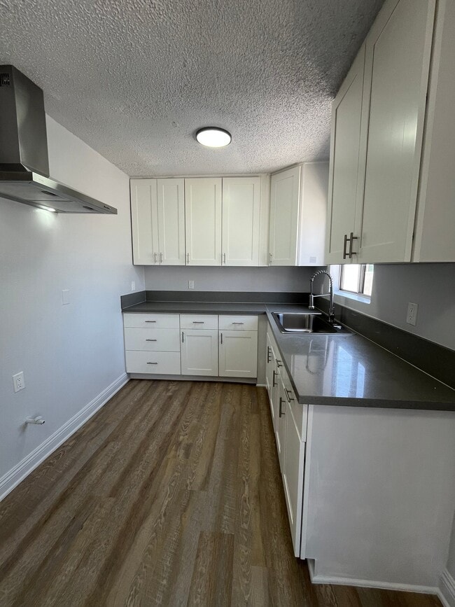 Photo - 641 W 92nd St Unit 5