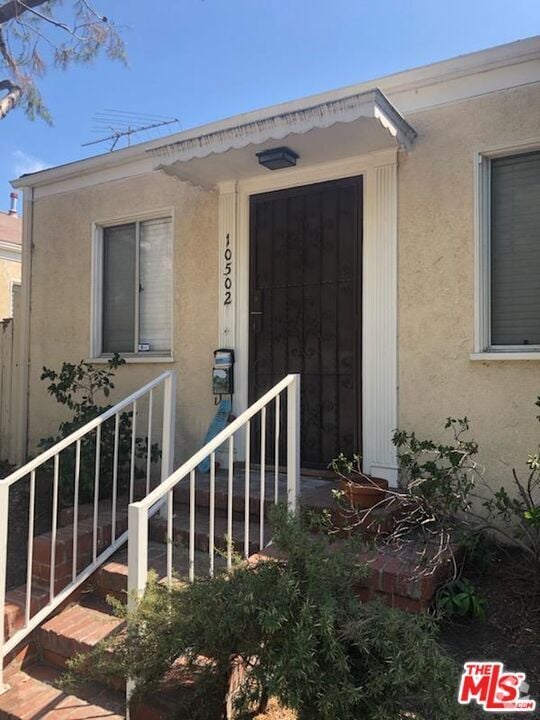 Building Photo - 10502 Ayres Ave Rental