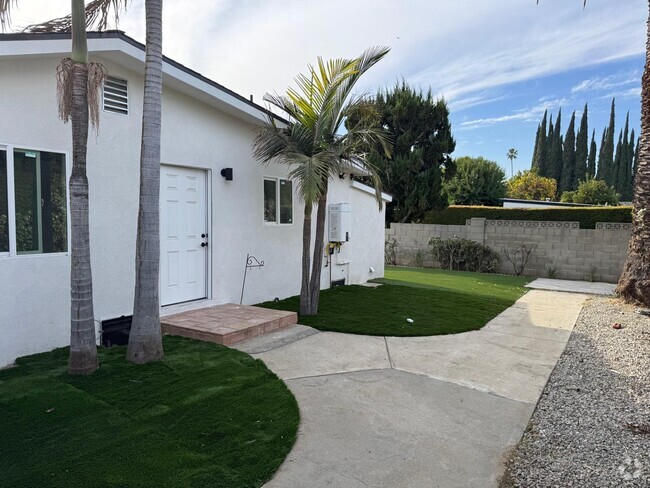 Building Photo - 6527 Gaviota Ave Unit 6527 Rental