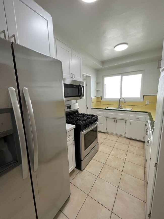Photo - 1059-1059 S Genesee Ave Unit 1057 1/2
