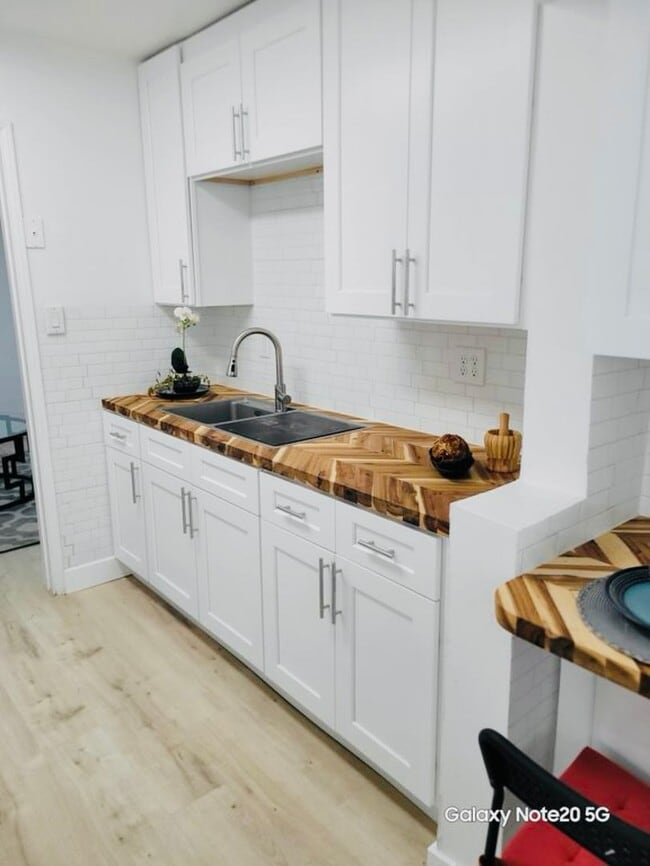 Photo - "Brand new" Cottage!  1-BR + den, totally ... Unit 3817 Wabash Ave.-1