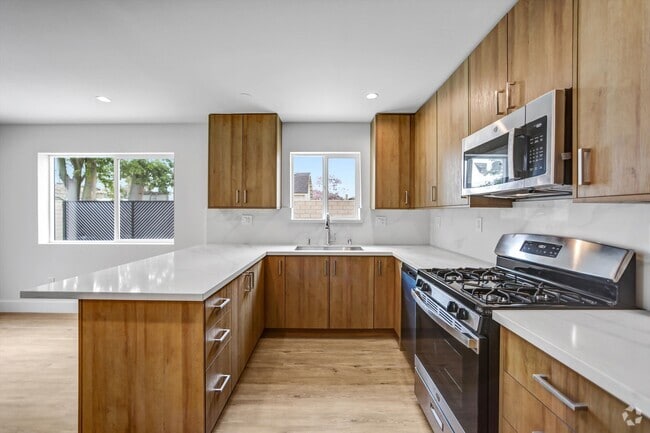 Building Photo - 20738 Bryant St Rental