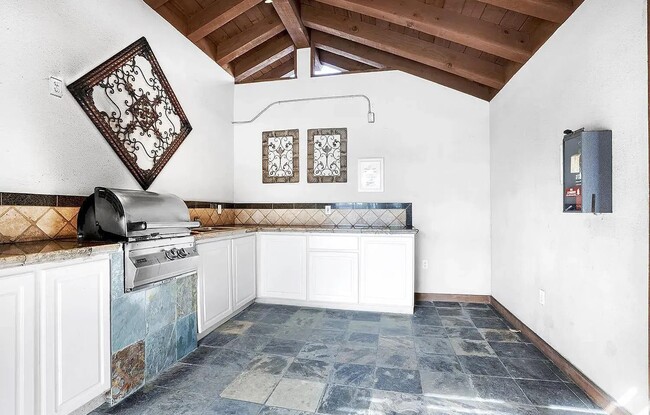 Building Photo - 930 Peach Ave