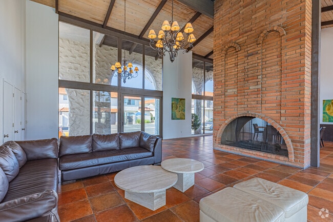 Resident Lounge - Villa Granada Apartments