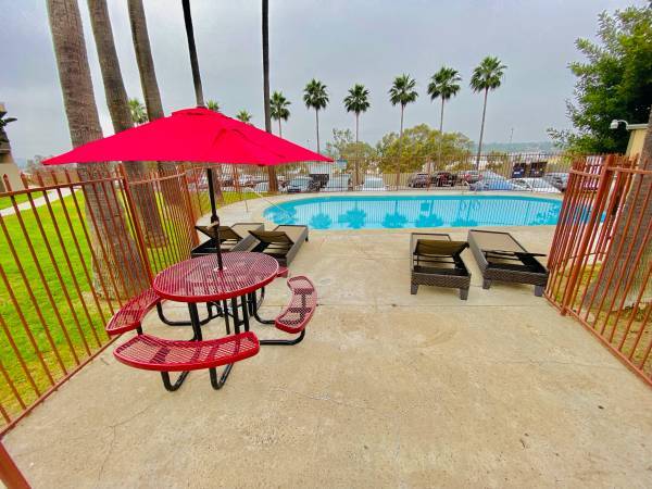 SWIMMING POOL - La Mesa Highview Apartments