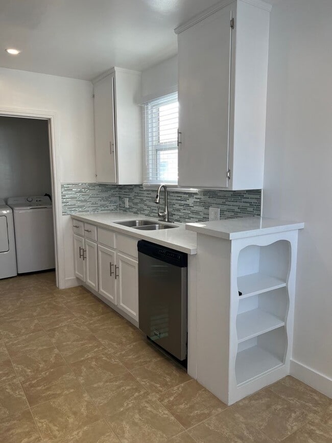 Photo - 8606-8610 1/2 Beverlywood St. Unit 8606