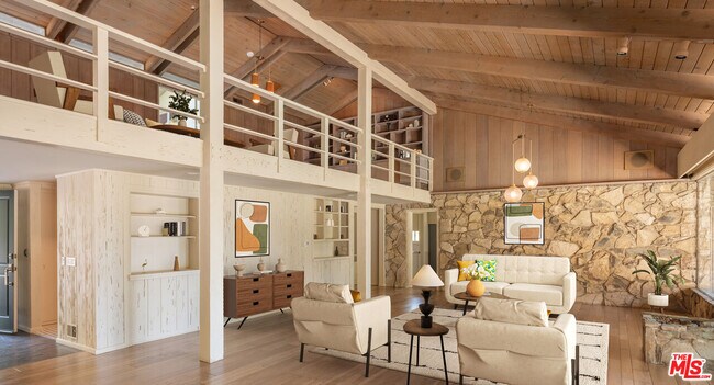 Photo - 1365 N Wetherly Dr