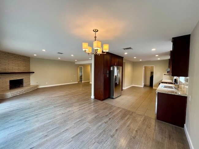 Photo - 5811 Agnes Ave