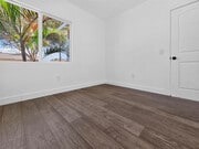 Photo - 9524 Mayne St