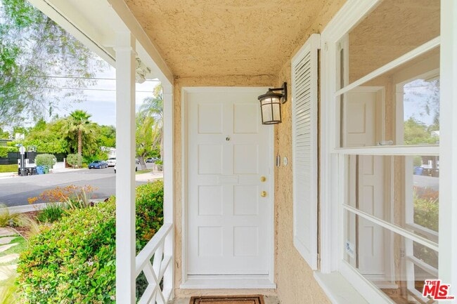 Photo - 4950 Newcastle Ave