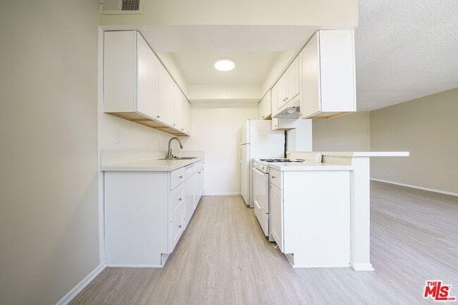 Photo - 456 S Harvard Blvd