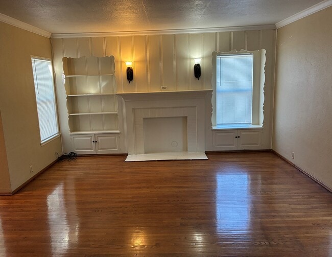 Building Photo - 2341 Pine Ave Unit 2341