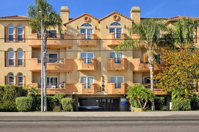Building Photo - Bright Valley Village Condo for Lease with Balcony & Amenities