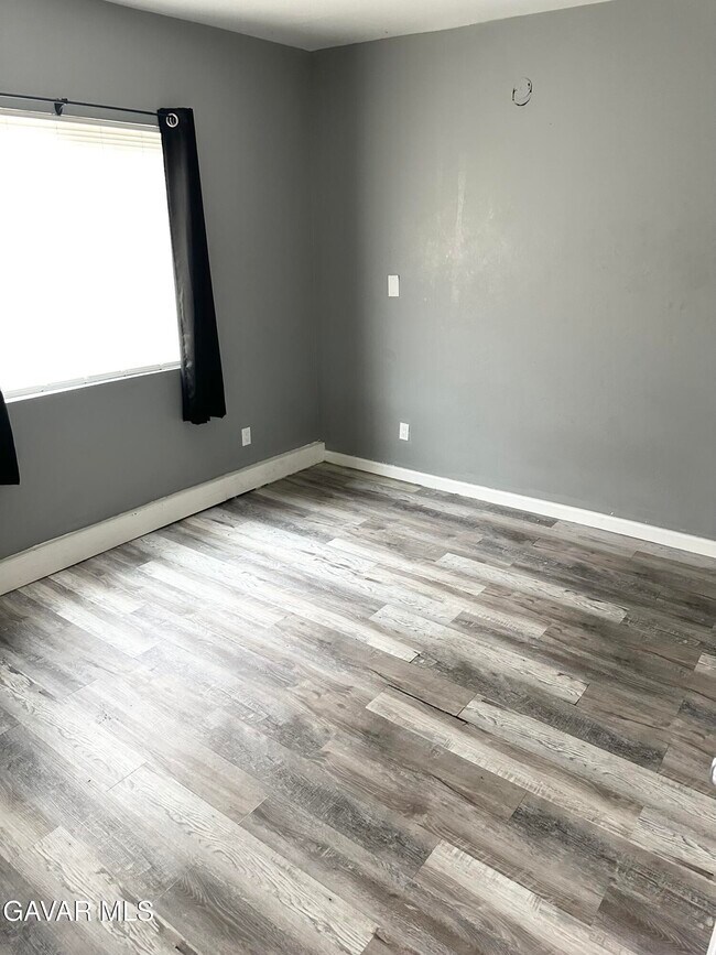 Photo - 45517 Corkwood Ave