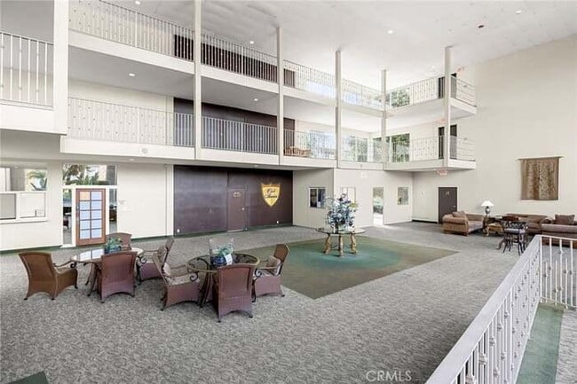 Building Photo - 400 N Acacia Ave Unit A33