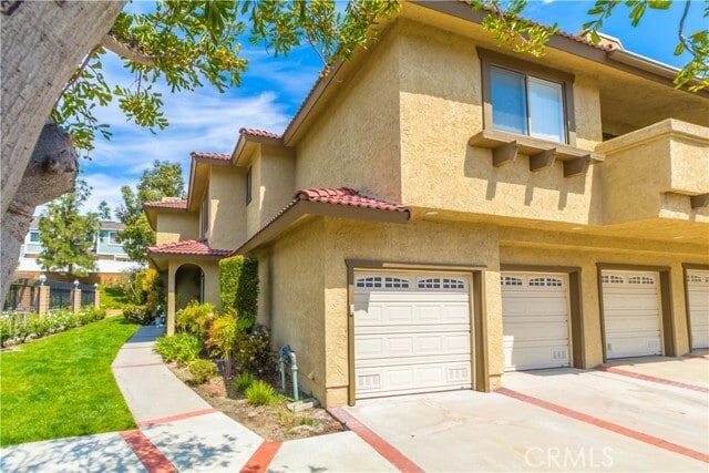 Building Photo - 25261 Tanoak Ln