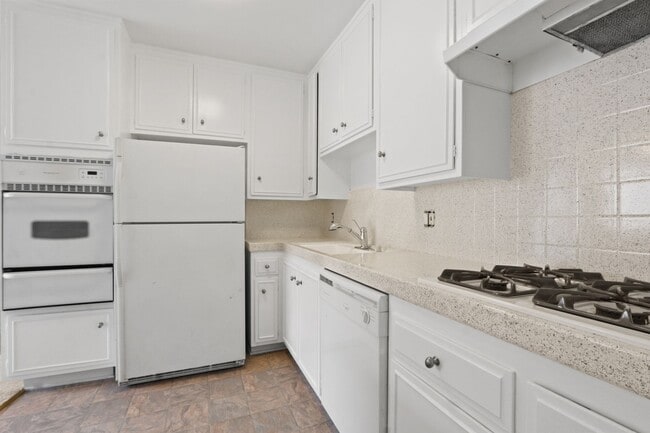 Photo - 3735 Mentone Ave Unit 06