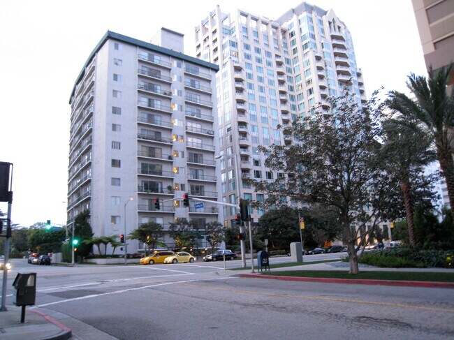 main building - 10747 Wilshire Blvd Unit PH 4