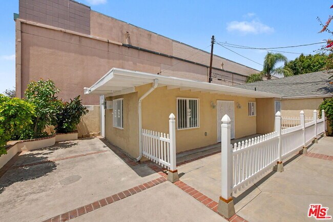 Photo - 2153 Glendon Ave