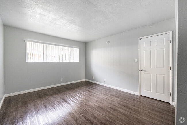 1BR, 1BA - 725SF - BEDROOM - The Mediterranean Apartments