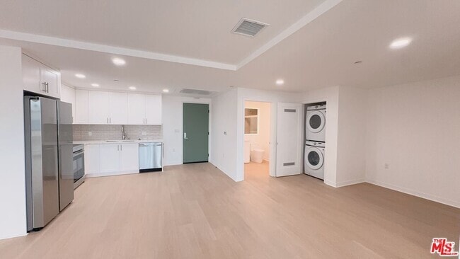 Building Photo - 3977 Beverly Blvd Unit 109 Rental