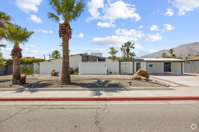 Building Photo - 915 E Racquet Club Rd Rental